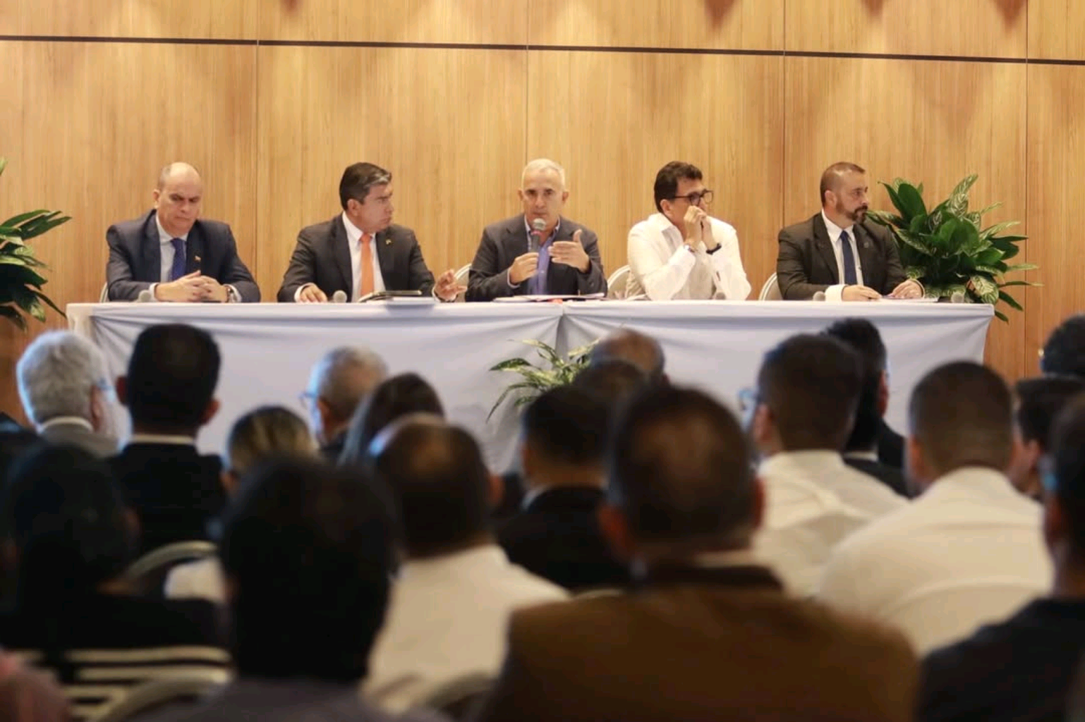Bernal: Guerra económica de EE.UU. se transforma en oportunidad para Colombia y Venezuela