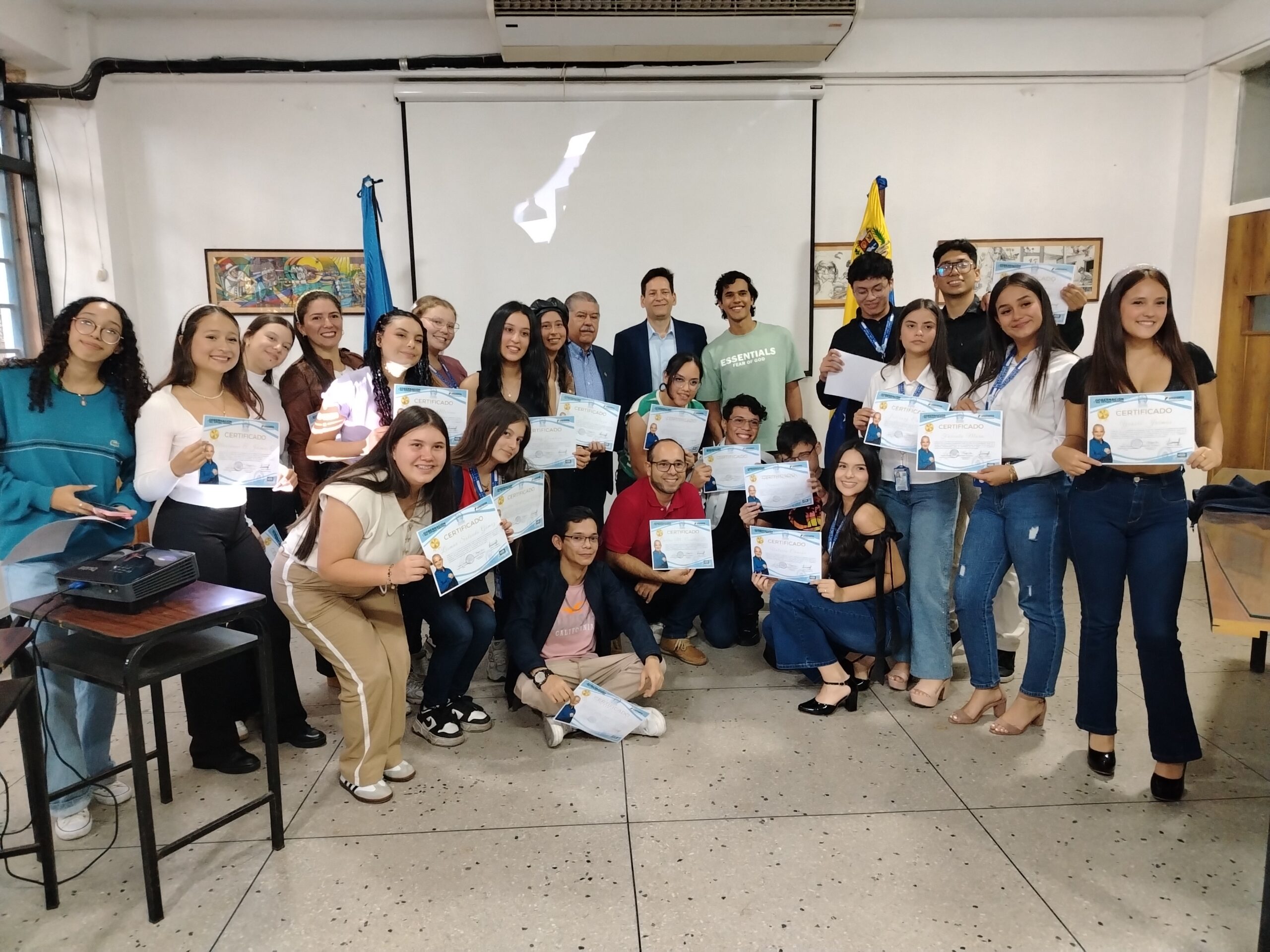 Futuros Contadores Públicos de la ULA Táchira presentan proyectos productivos en cierre de curso